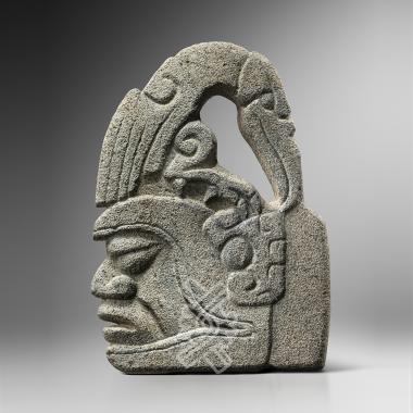 Ceremonial-hacha-tenon-representing-the-face-of-a-dignitary-emerging-from-an-eagle's-beak-and-surmounted-by-a-vulture de la Galerie Mermoz