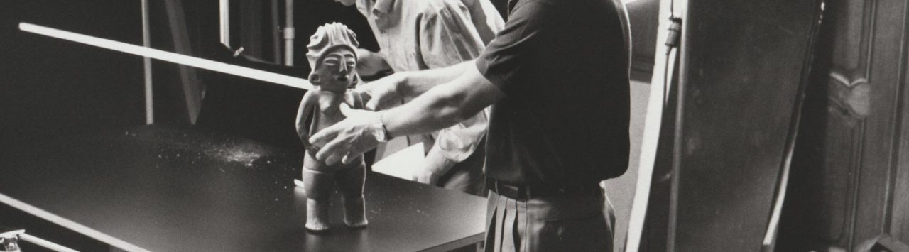 sculpture dans les mains de Santo Micali