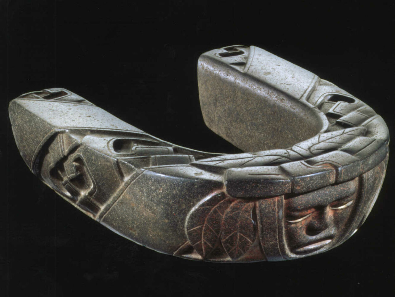 Joug sculpté